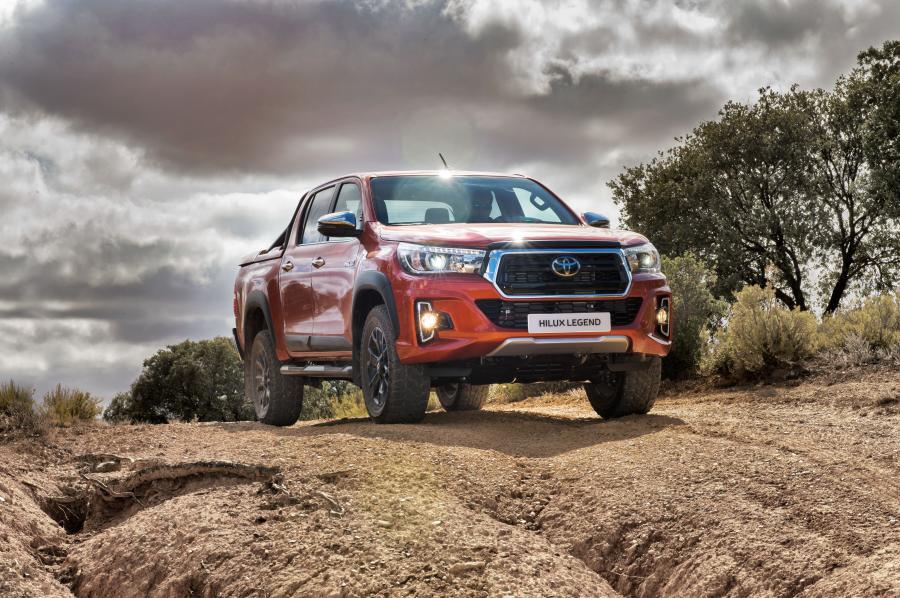  Toyota Hilux Legend Raider Double Cab 2018 года  (ES) (фото 4 из 40)